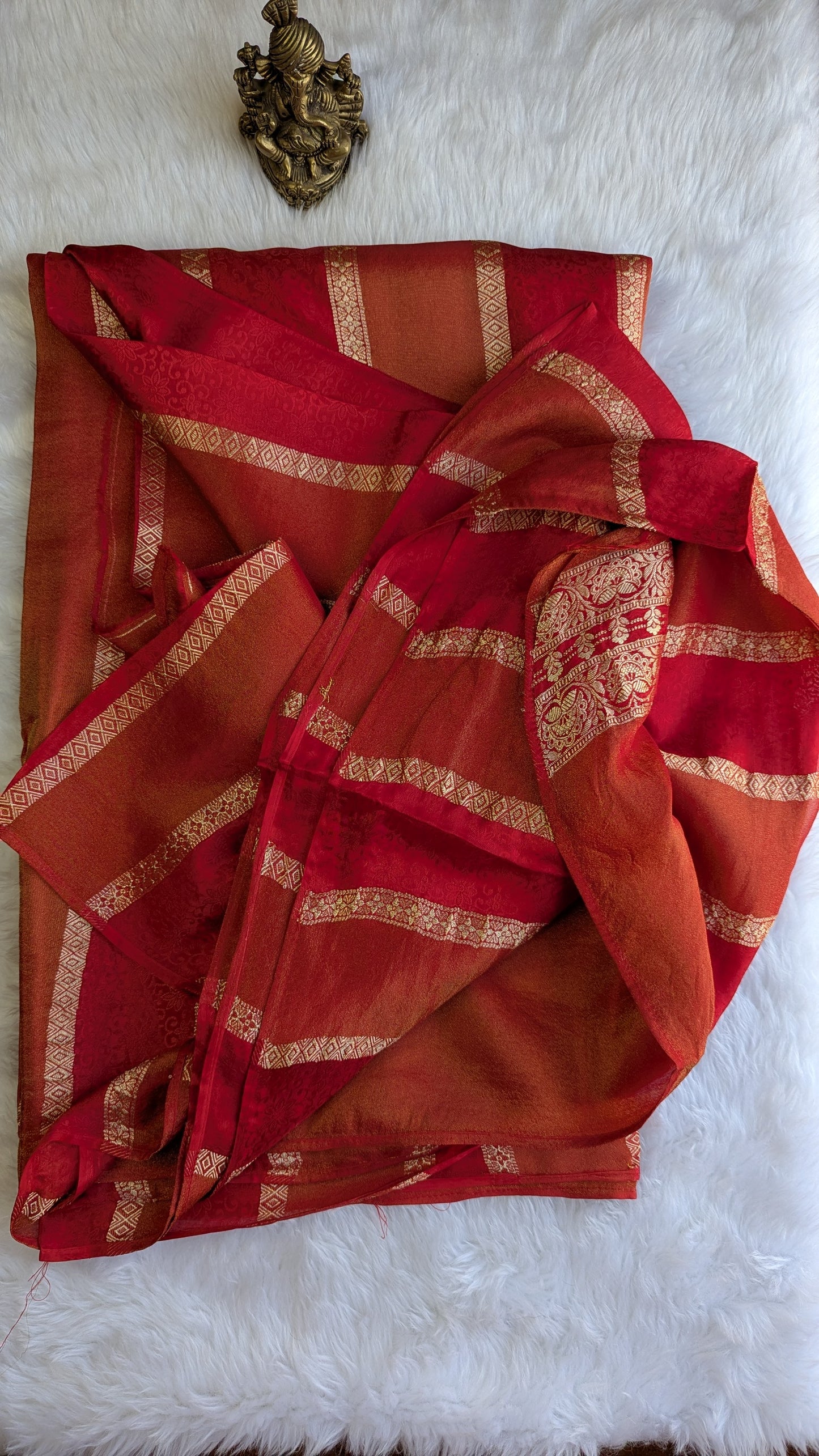 Red Light Tissue with Zari Lines