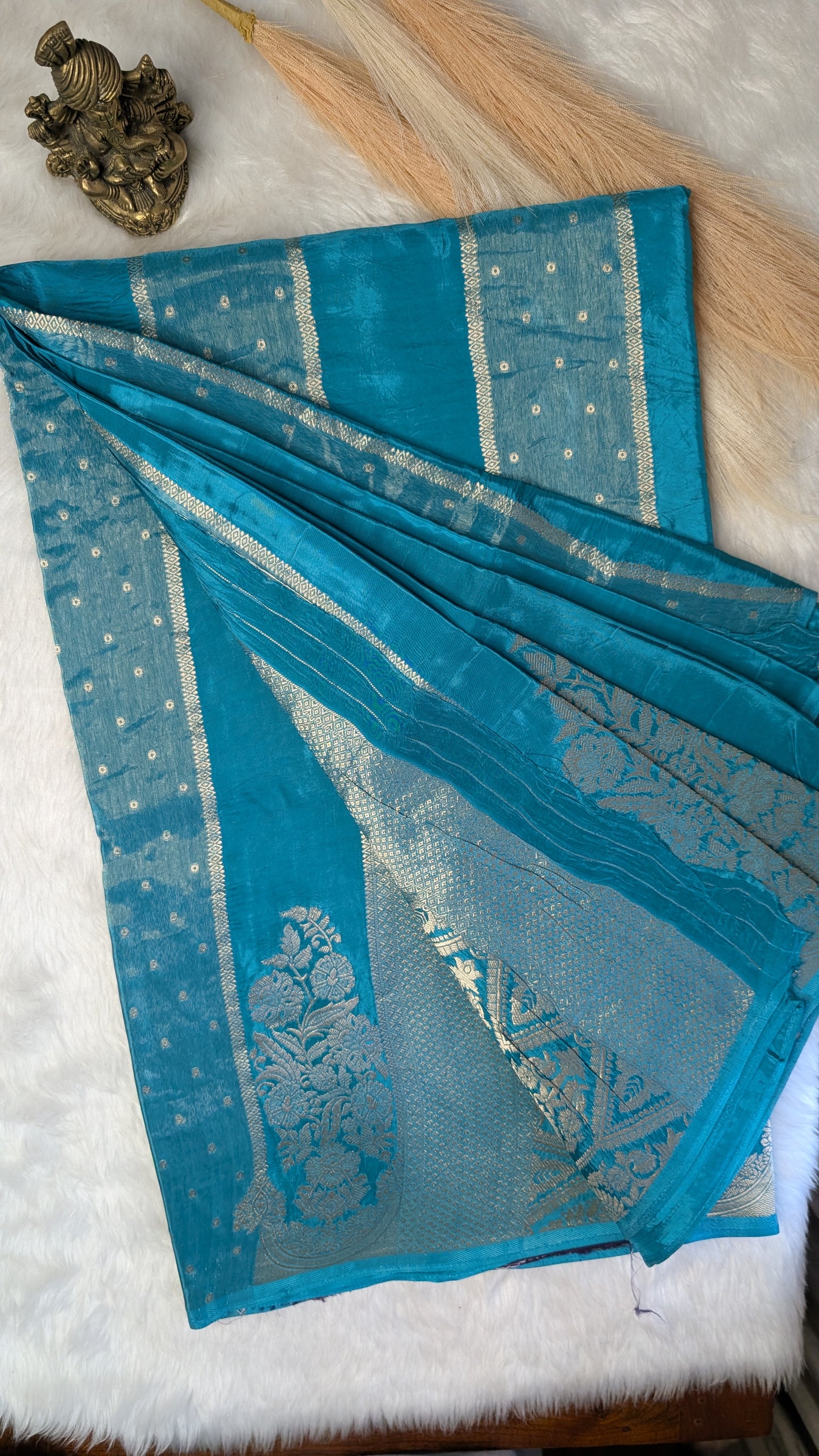 Blue Light Tissue with Zari Lines