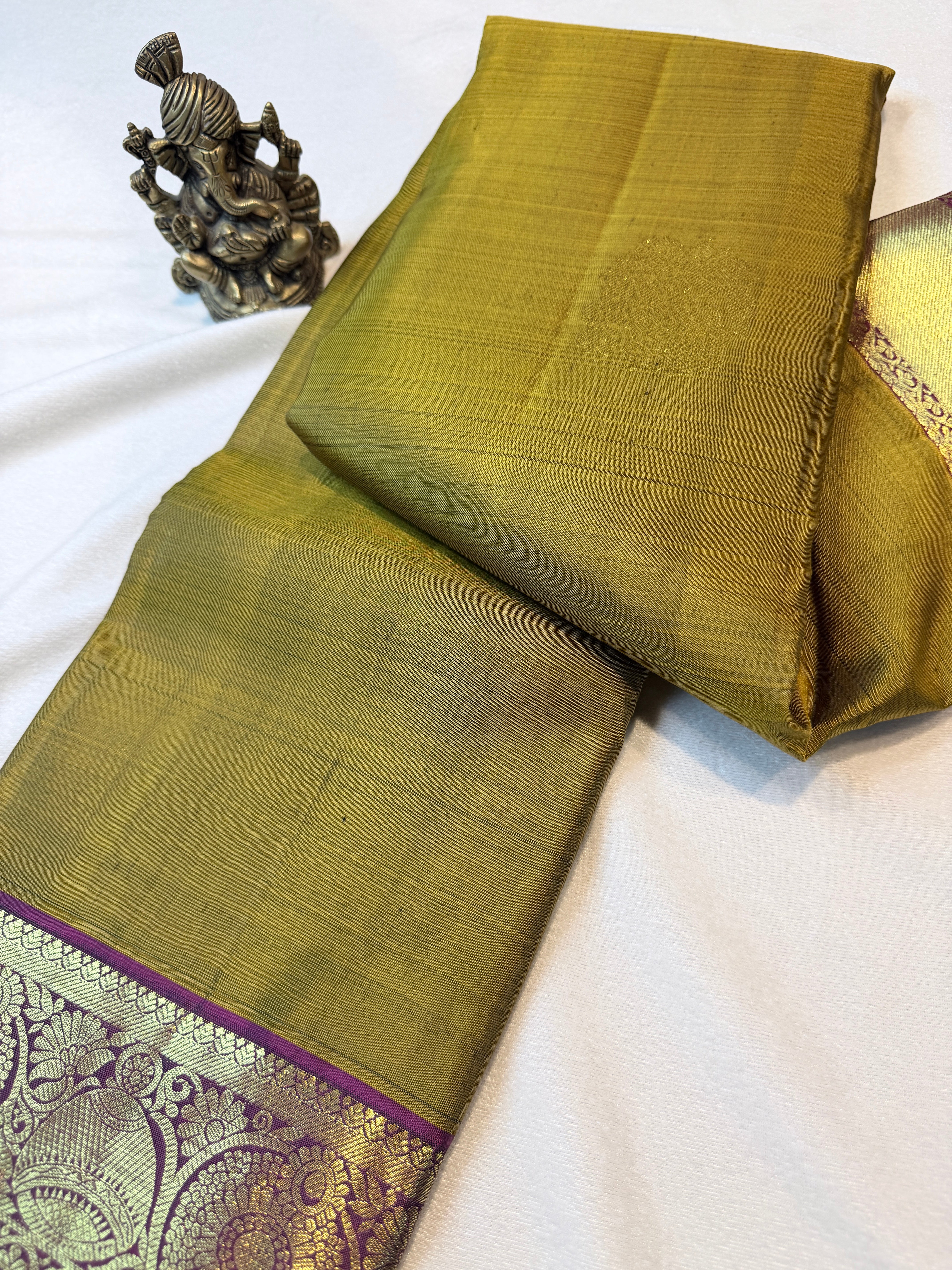 Pure Handloom Kanjivaram- Mehendi Green and Megenta