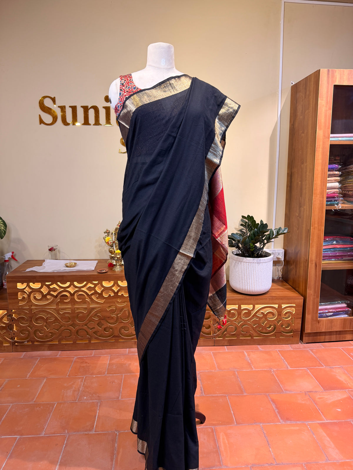 Soft Cotton Contrast Pallu-Black N Maroon