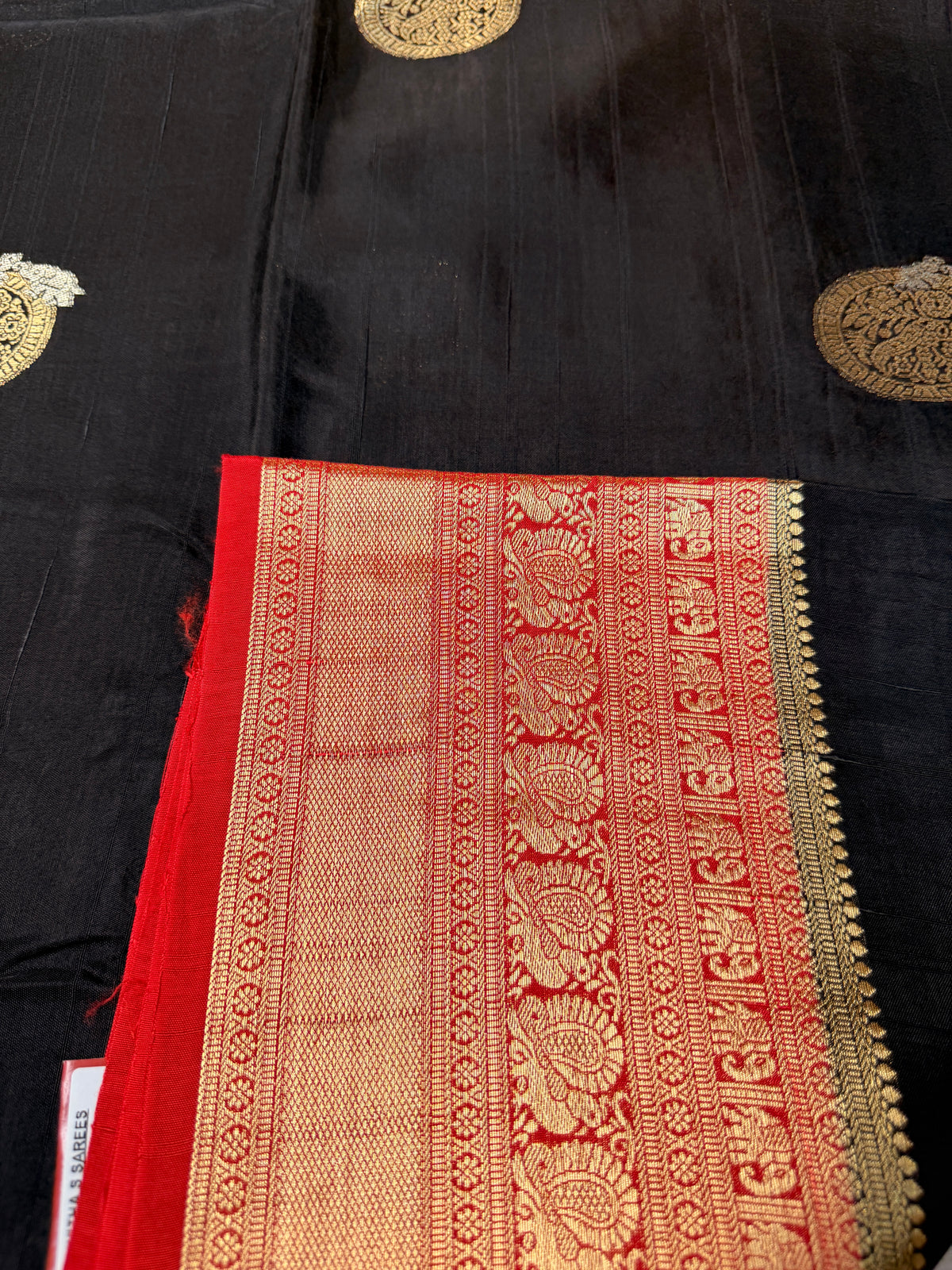 Tusser Contrast- Black N Red