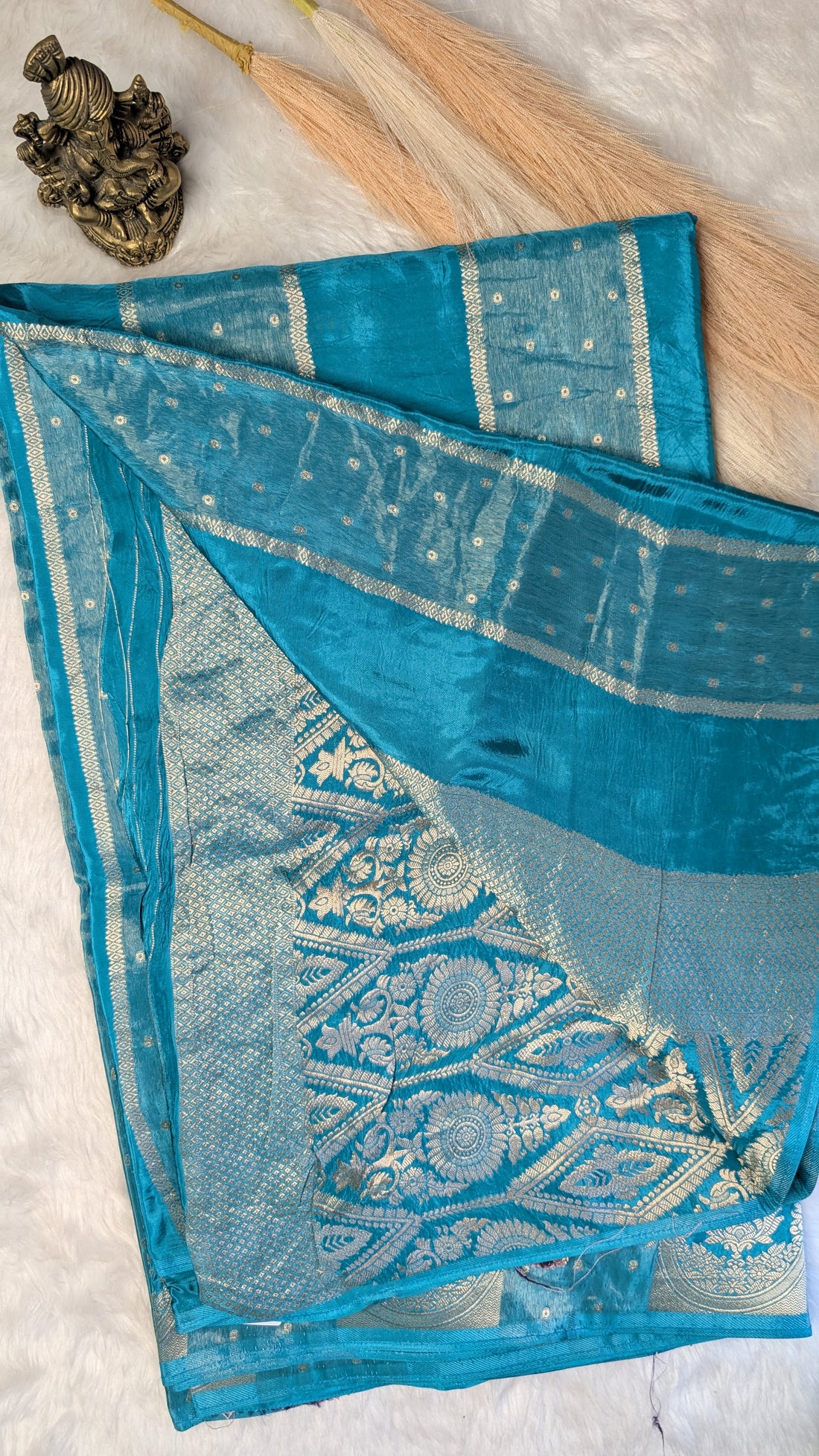 Blue Light Tissue with Zari Lines