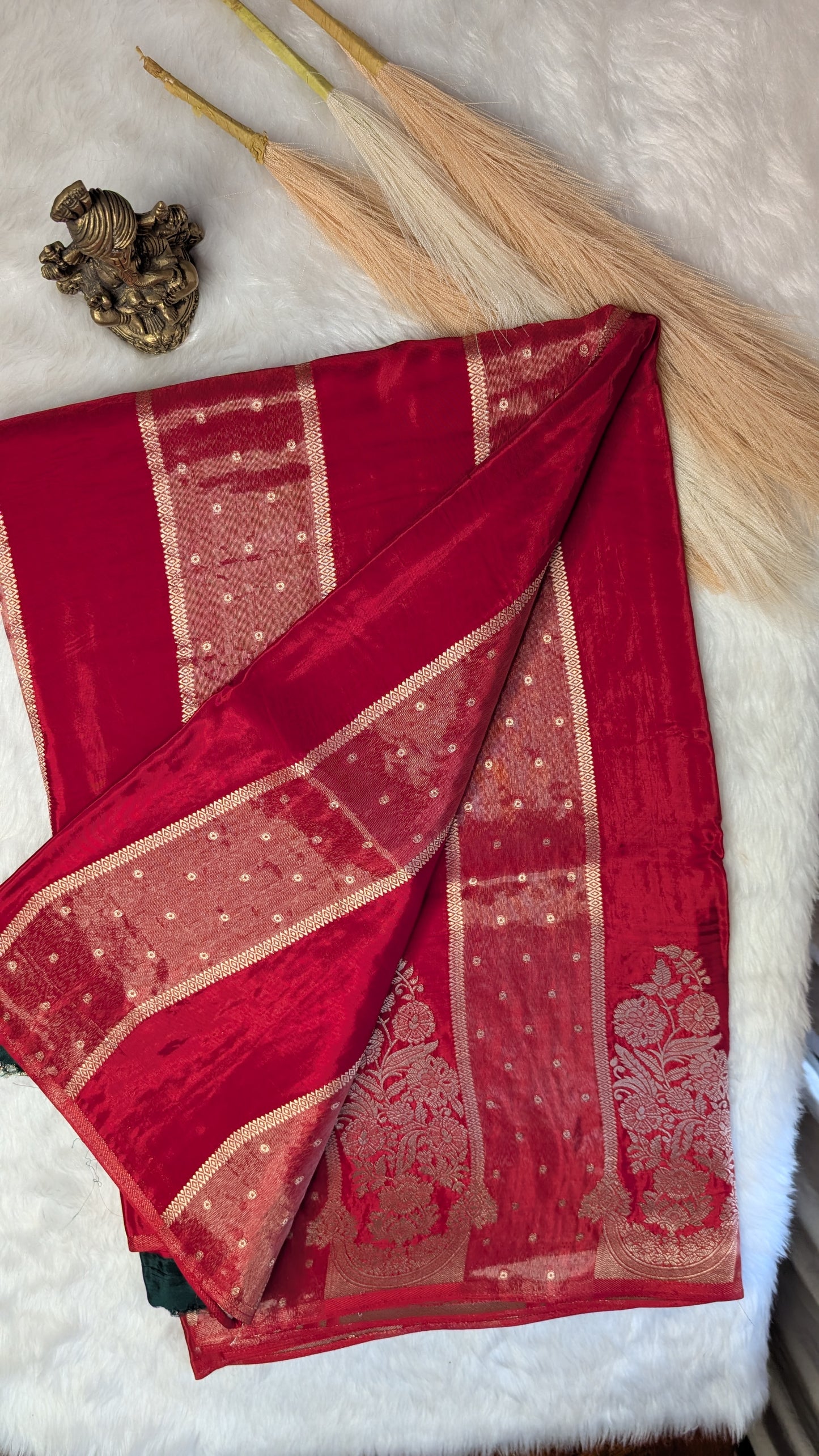 Red Light Tissue with Zari Lines