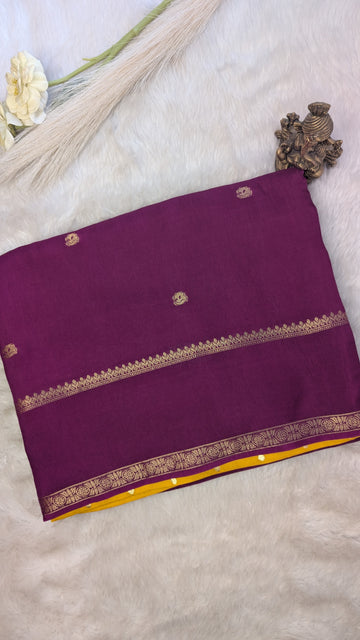 Small Butti Gap Border Wine