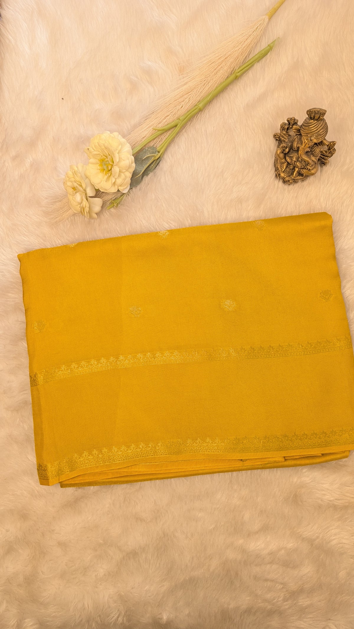 Small Butti Gap Border Yellow