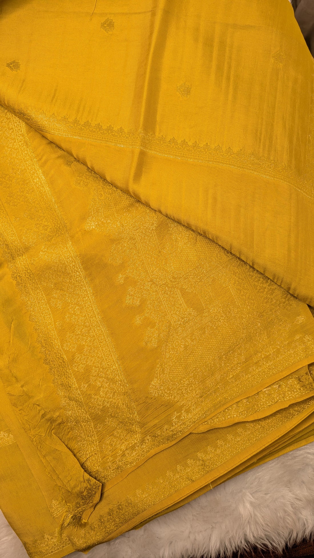 Small Butti Gap Border Yellow