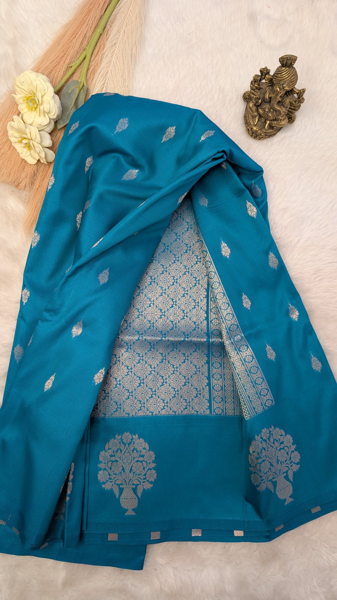 Semi Soft Silk with Buttas