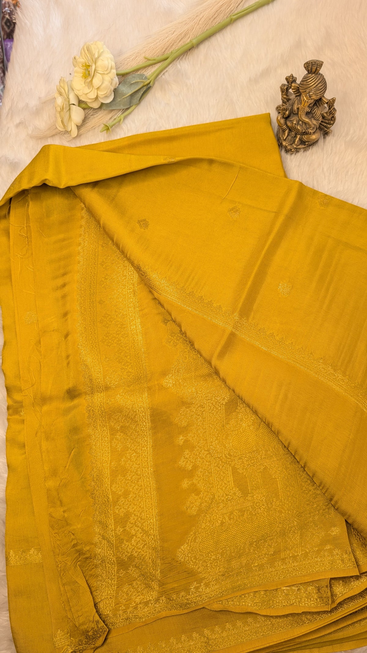 Small Butti Gap Border Yellow
