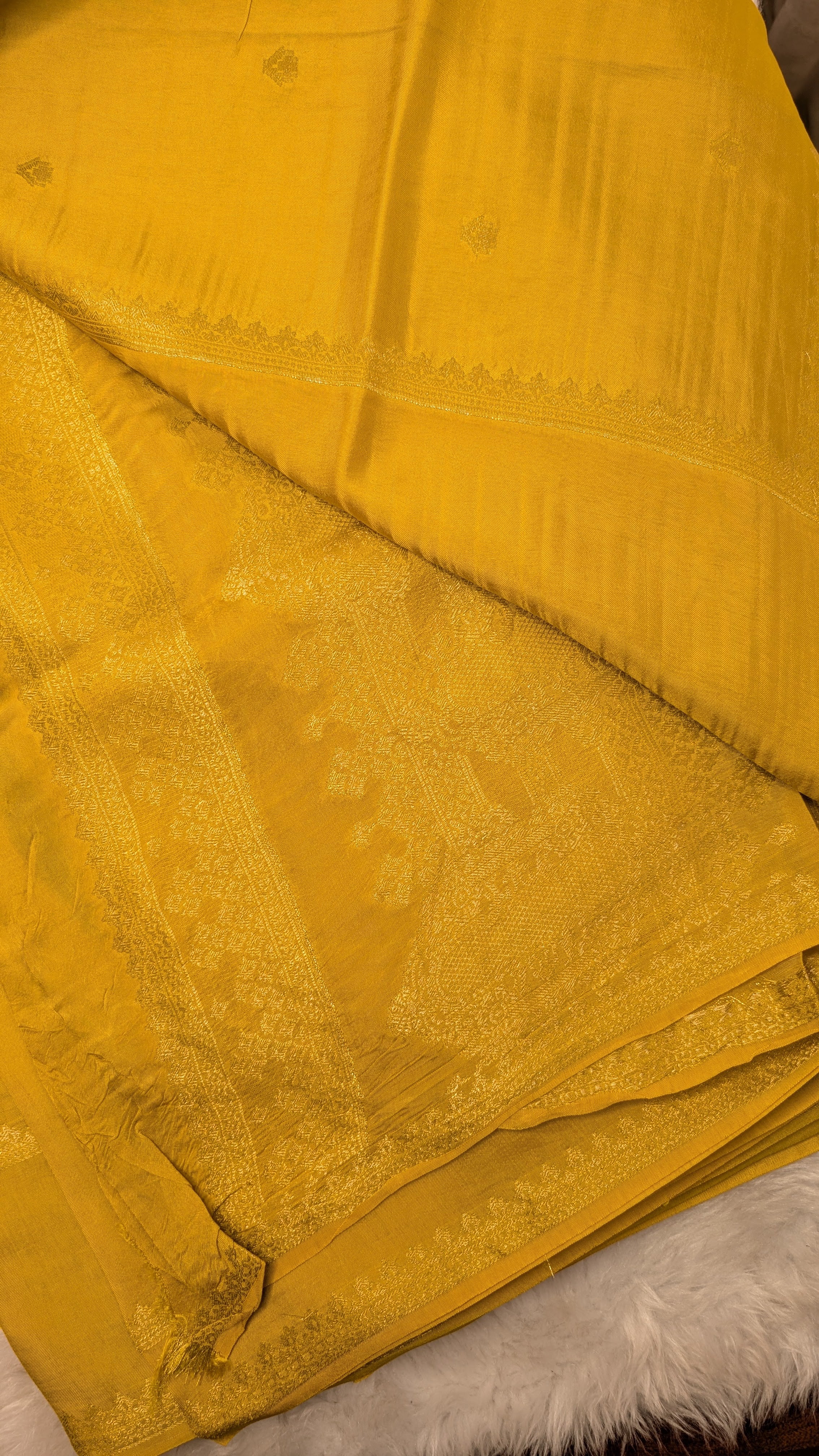 Small Butti Gap Border Yellow